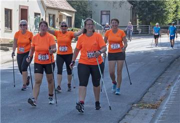 Muslumer sind sportlich. Der Lauftreff nahm komplett am Speckenlauf teil. Foto U...