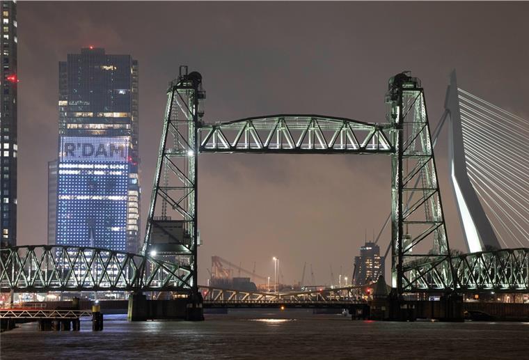 Rotterdamer sind sauer auf Amazon-Chef Bezos Die Koningshaven-Brücke, bekannt als «De Hef» (dt. «Der Aufzug»).