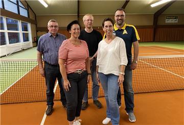 Nach 23 Jahren hat sich Fritz Holzreiter (hinten links) nun aus dem Vorstand des SVN zurückgezogen. Seine Nachfolge tritt Maik Nungesser (hinten Mitte) an. Wiedergewählt wurden Ulrike Buchholz (vorne links), Birgit Ehmann (vorne rechts), Stefan Plewka (hinten rechts) sowie Ansgar Engling, der krankheitsbedingt nicht anwesend war.