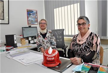 Nach 41 Jahren bei der Stadt Nordenham geht Uschi Wilkens (links) in Ruhestand. Ihre Nachfolge als Leiterin des Ordnungsamtes tritt Sonja Brödje an. Im Ordnungsamt übernimmt sie vielfältige Aufgaben. Unter anderem ist das Ordnungsamt für die Nordenhamer Feuerwehren zuständig.