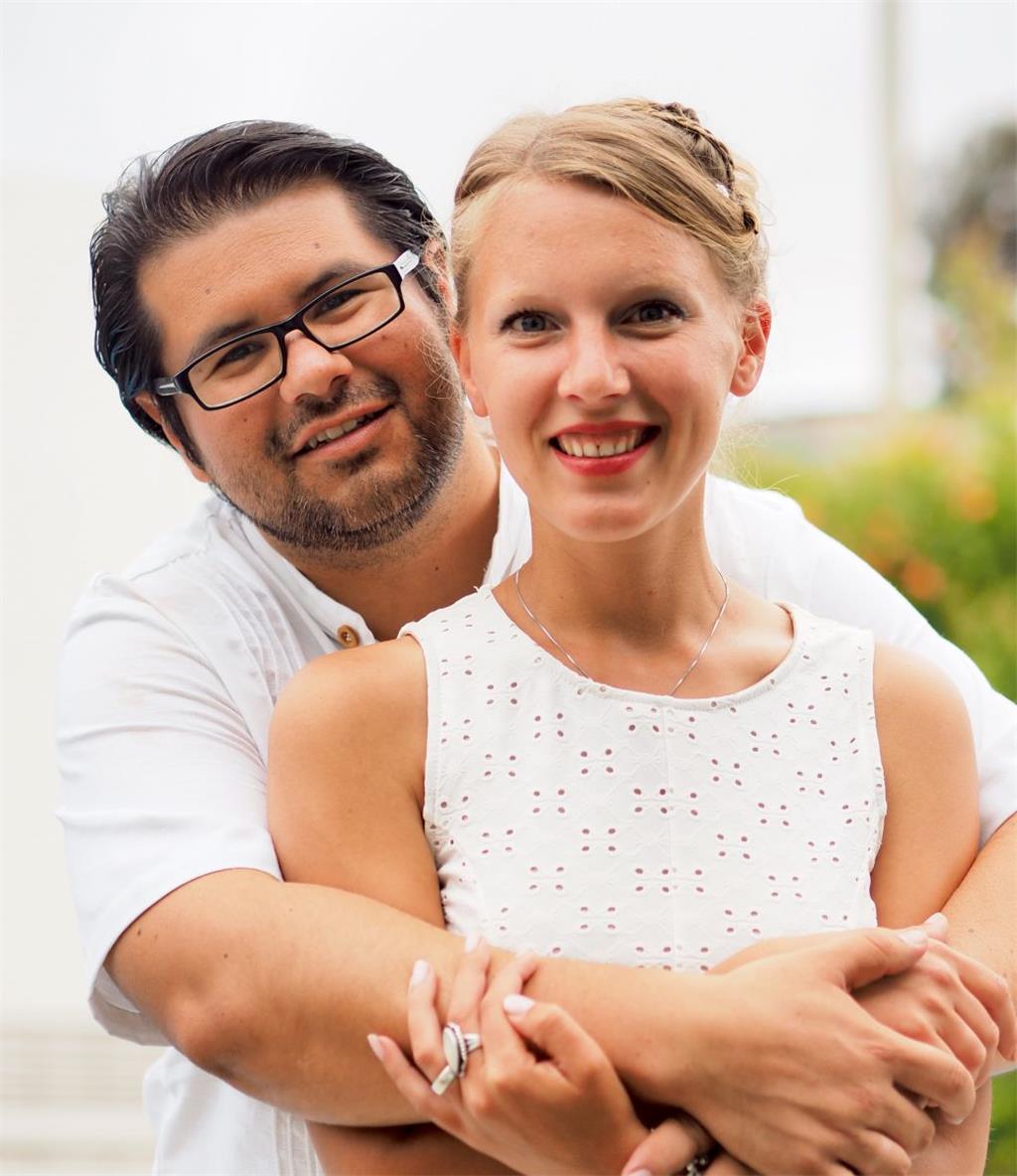 Nach 5 Jahren Weltumradllung zurück in Bad Bederkesa: Beersterin Annika Wachter und ihr mexikanischer Mann Roberto Gallegos; HIER: Hochzeitsfoto vom 8. April 2016 in Mexiko, Tijuana.