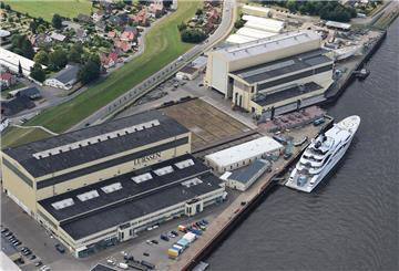 Die Luftaufnahme zeigt die Lürssen Werft in Bremen-Vegesack.