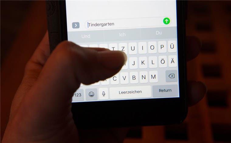 Nach dem Abschluss der Online-Abstimmung zum Jugendwort des Jahres 2016 hat "isso" das Wort "Tindergarten" vom ersten Platz verdrängt.