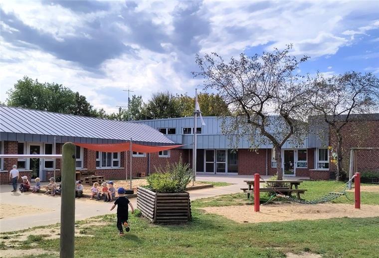 Zwei Jahre nach dem Brand: DRK feiert neue Kita-Räume mit buntem Programm Nach dem Brand ist die Kita im Hollandhaus wieder in Betrieb. Für das DRK ein Grund zum Feiern.