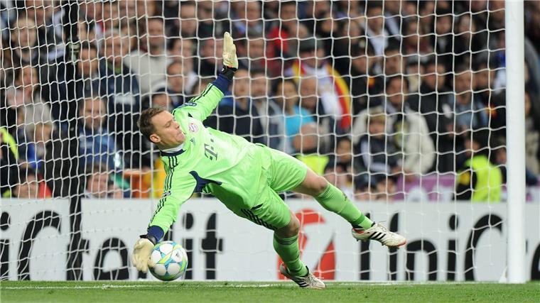 Nach dem DFB-Rücktritt hält Manuel Neuer künftig nur noch im Bayern-Trikot Bälle.