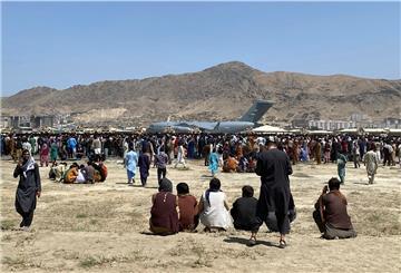 Menschen fliehen vor den Taliban.
