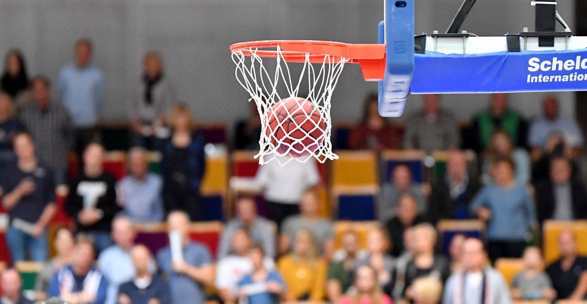 Nach dem Erstliga-Abstieg ist die Zukunft der Eisbären unklar. Die Lokalpolitik will die Profi-Basketballer auch in der ProA unterstützen.