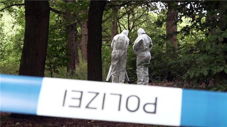 Leichenfund am Silbersee: Polizei sucht mehrere Männer Nach dem Fund einer Leiche am Silbersee bei Langenhagen sucht die Polizei mehrere Männer mit Motorrollern. (Archivbild)