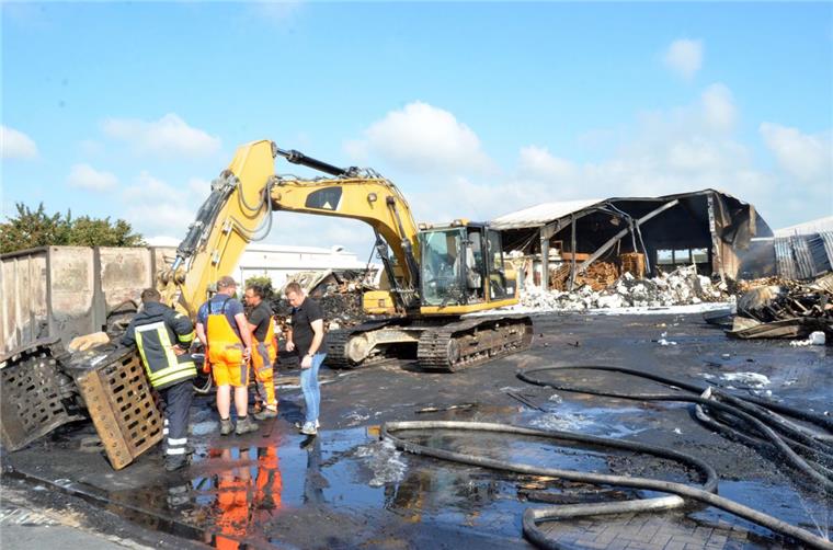 Millionenschaden nach Großbrand im Loxstedter Gewerbegebiet Nach dem Großbrand im Loxstedter Gewerbegebiet können bald die Aufräumarbeiten beginnen.