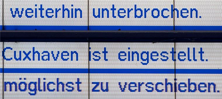 Bahnverkehr zwischen Cuxhaven und Hamburg soll sturmsicher werden Nach dem Herbststurm Xavier war der Bahnverkehr im Norden eingestellt worden.