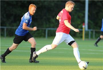 Nach dem jüngsten Spiel gegen den FC Zetel ist auch Daniel Bremer (rechts) beim 1. FC Nordenham lädiert.