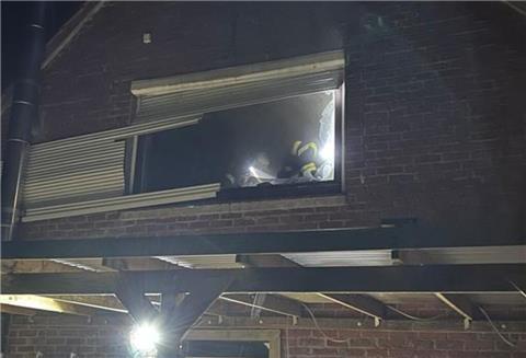 Nach dem Löschen wurde die Wohnung von der Feuerwehr entlüftet.