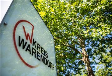 Nach dem massiven Corona-Ausbruch in dem Fleischbetrieb von Tönnies ist das öffentliche Leben in zwei Landkreisen von Nordrhein-Westfalen wieder stark eingeschränkt.