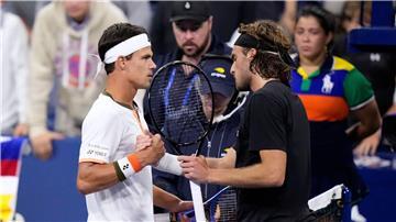 Nach dem Match gab es noch einen kleinen Disput zwischen Daniel Altmaier (l) und Stefanos Tsitsipas.