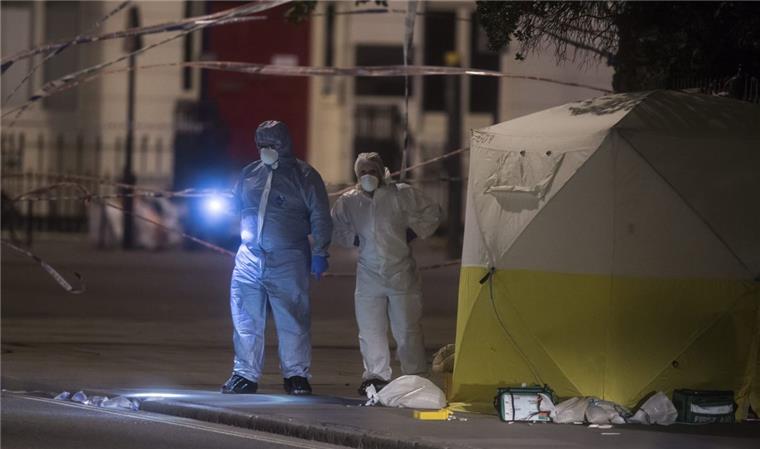 Nach dem Messerangriff in London waren die Ermittler mit der Spurensuche beschäftigt. 