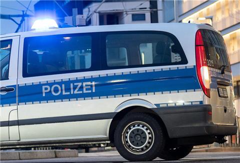 Nach dem tödlichen Unfall am Freitag wurde die Edewechter Landstraße vorübergehend gesperrt (Symbolbild)