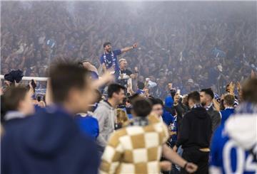 Nach dem Trend zum Platzsturm wie am vergangenen Samstag auf Schalke hat Aufstiegsfavorit Werder Bremen das Szenario noch nicht thematisiert.