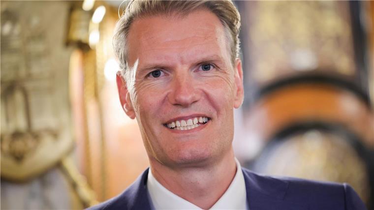 Umstrittener Hafendeal: MSC-Chef Toft will Wogen glätten Nach dem umstrittenen ersten Bürgerschaftsbeschluss zum Einstieg der weltgrößten Reederei MSC beim Hamburger Hafenlogitiker HHLA versucht MSC-Chef Soren Toft in einem Interview Vertrauen aufzubauen.