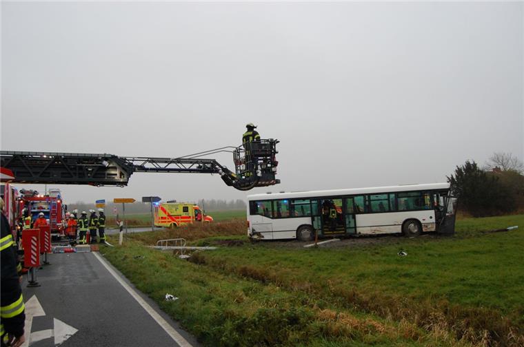 Nach dem Unfall mit einem Schulbus überlegen Experten, was an der gefährlichen Kreuzung geändert werden kann.