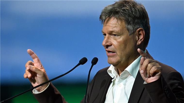Union warnt Ampel vor Verschiebung von Intel-Milliarden Nach dem vorläufigen Stopp der Intel-Investition bleibt Bundeswirtschaftsminister Robert Habeck (Grüne) zuversichtlich: „Wir haben unsere Hausaufgaben gemacht.“