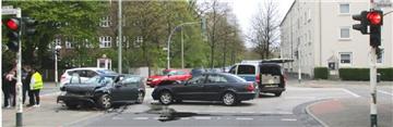Nach dem Zusammenprall mussten beide Autos abgeschleppt werden.