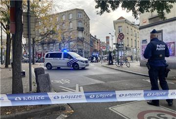 Nach den tödlichen Schüssen auf zwei Schweden in Brüssel hat die belgische Polizei einen bewaffneten Verdächtigen niedergeschossen.