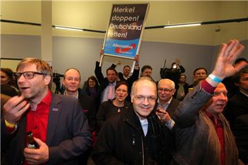 Nach der Bekanntgabe der ersten Hochrechnung der Landtagswahlen in Sachsen-Anhalt, Rheinland-Pfalz und Baden-Württemberg war die Freude bei den AfD-Anhängern groß.
