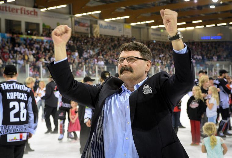 Bremerhavener Verdienstmedaille: Wird Alfred Prey für sein Engagement ausgezeichnet? Nach der erfolgreichen Saison der Fischtown Pinguins wird Alfred Prey für die Bremerhavener Verdienstmedaille vorgeschlagen.
