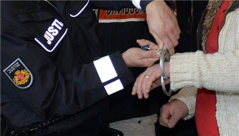 Nach der illegalen Einreise des erst kürzlich in den Libanon abgeschobenen Miri-Clan-Mitglieds hat dieser nun Klage eingereicht.