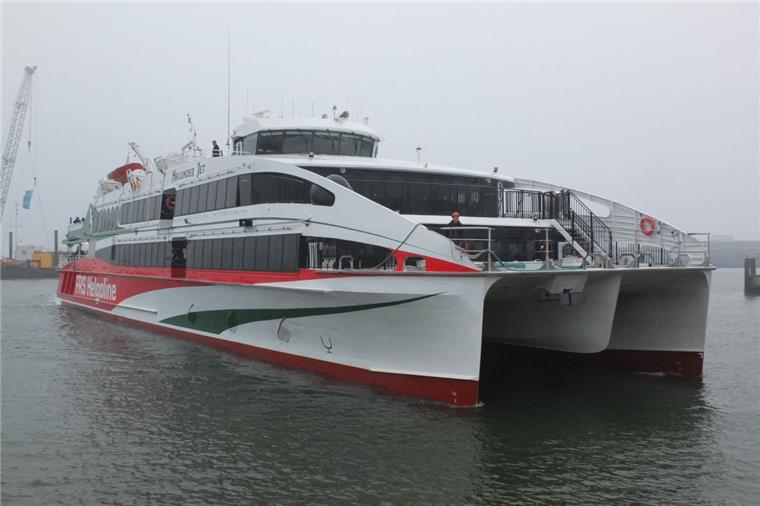 "Halunder Jet" muss zur Reparatur in die Werft Nach der Kollision mit einer Kaimauer, muss der Katamaran "Halunder Jet" zur Reparatur in die Werft.