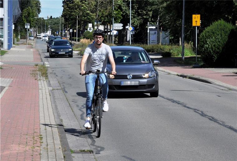 Nach der neuen Straßenverkehrsordnung müssten Autofahrer mindestens 1,5 Meter Abstand halten, wenn sie ein Fahrrad überholen.