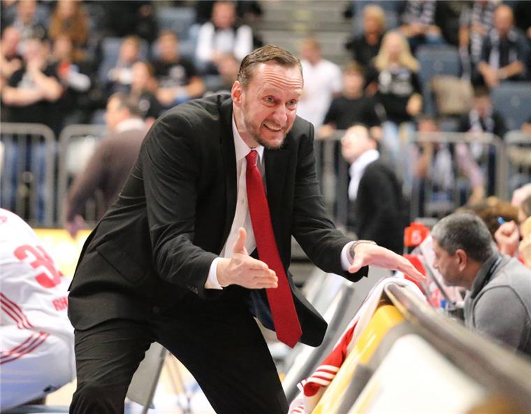 Woltmann hat sich für sein Debüt bei den Eisbären einiges vorgenommen Nach der Trennung von Sebastian Machowski muss Arne Woltmann Doppelschichten schieben. Der Geschäftsführer der Eisbären hat auch das Traineramt übernommen. Foto imago
