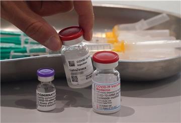 Nach der überraschenden Äußerung der Ständigen Impfkommission beim Robert Koch-Institut zu Astrazeneca sollen alle mit einer ersten Impfung dieser Art nun eine Zweitimpfung mit Biontech oder Moderna bekommen.