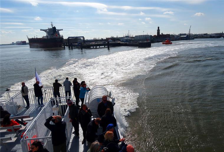 Full Speed mit 36 Knoten Halunder Jet, Cuxhavne, Alte Liebe, Helgoland