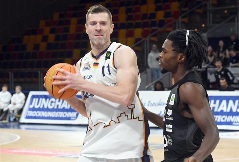 Center Robert Oehle verlässt die Eisbären Bremerhaven Nach drei Spielzeiten in Bremerhaven verlässt Robert Oehle die Eisbären.