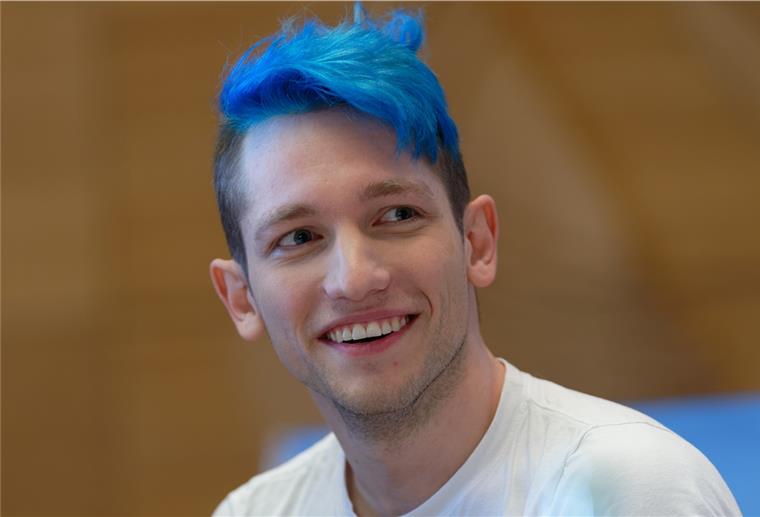 Die FAZ nimmt sich YouTuber Rezo zur Brust Nach eigenen Angaben will Rezo Missstände in der deutschen Medienlandschaft aufzeigen.