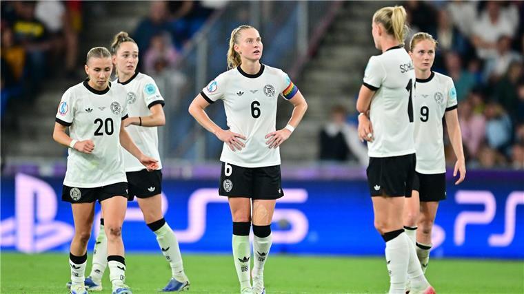 Macht ein Eisbad Sportlerinnen schneller wieder fit? Nach einem anstrengenden Fußballspiel wie dem EM-Viertelfinale kann ein Eisbad ein wenig helfen.