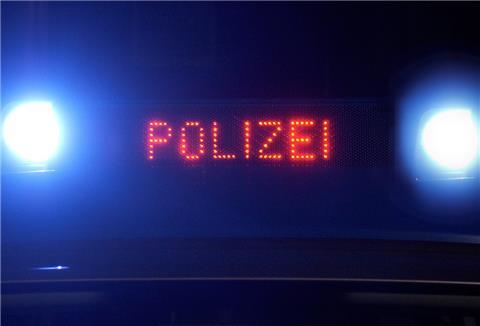 Nach einem Autorennen auf der Weserstraße mit vier beteiligten Fahrern sucht die Polizei Bremerhaven Zeugen.