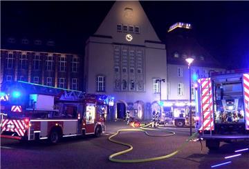 Nach einem Brandanschlag auf das Rathaus in Delmenhorst hat die Polizei einen 30-jährigen Mann festgenommen. 