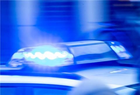 Nach einem brutalen Angriff auf vier Männer in Bremen ermittelt nun die Polizei.