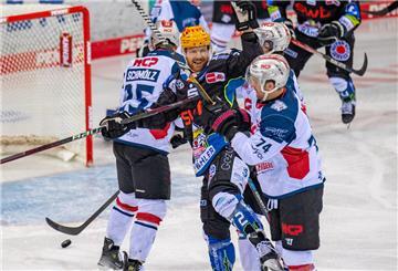 Nach einem furiosen Start war das Spiel zwischen den Fischtown Pinguins und den Nürnberger Ice Tigers von vielen Zweikämpfen geprägt.