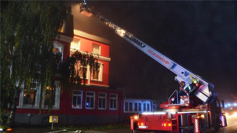 Hotelbrand Wingst: Polizei ermittelt wegen schwerer Brandstiftung Nach einem Hotelbrand in der Wingst ermittelt die Polizei nun wegen schwerer Brandstiftung.