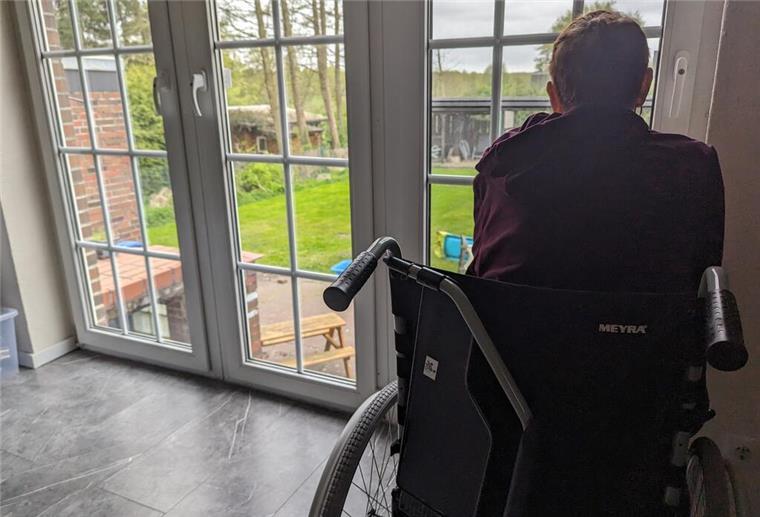 Siglinde R. sitzt seit einem schlimmen Busunfall in Bremerhaven im Rollstuhl.