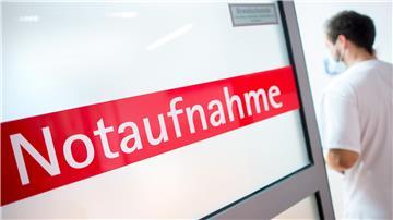 Nach einem Sturz in einem Linienbus ist eine 66-Jährige im Krankenhaus gestorben. (Symbolbild) 