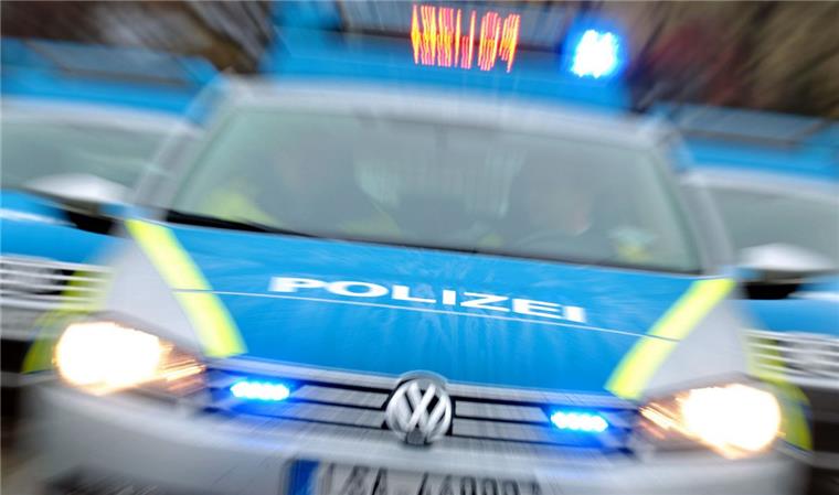Nach einem Sturz ist ein Mann in Tarmstedt verstorben. Die Ursache ist laut Polizei noch unklar. 