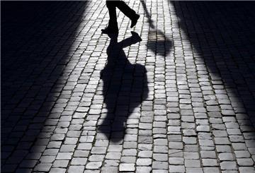 Nach einem Übergriff in Rodenkirchen sucht die Polizei nach Zeugen.