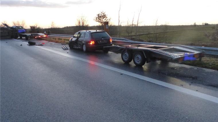 Nach einem Unfall auf der A27 bei Hagen sucht die Polizei Zeugen.