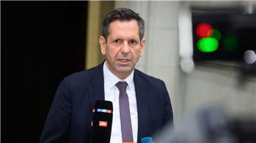 Nach einem Unfall mit einem Radfahrer hat die Staatsanwaltschaft die Ermittlungen gegen Regierungschef Olaf Lies (SPD) eingestellt. (Archivbild)