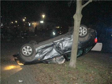 Nach einem Zusammenstoß in Bremerhaven-Mitte überschlug sich ein Auto.