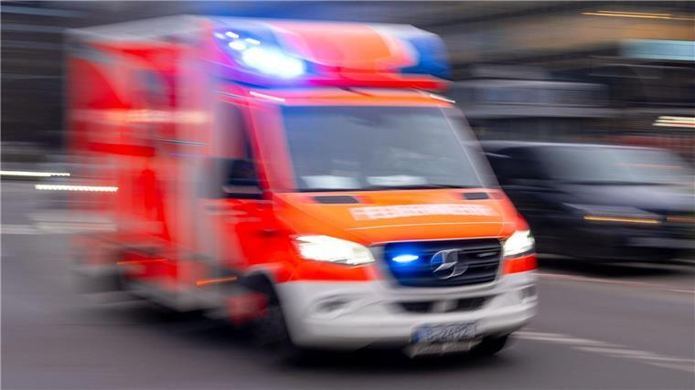 Pedelecfahrerin bei Zusammenstoß mit Auto schwer verletzt Nach einem Zusammenstoß mit einem Auto kam eine Pedelecfahrerin in ein Krankenhaus. (Symbolbild)